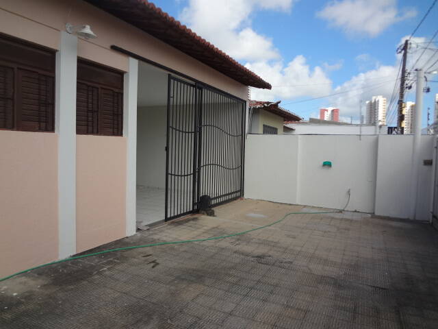 EXCELENTE CASA PRÓXIMO A RUA DOS POTIGUARES! - 261 EXCELENTE CASA PRÓXIMO A RUA DOS POTIGUARES! - 261
